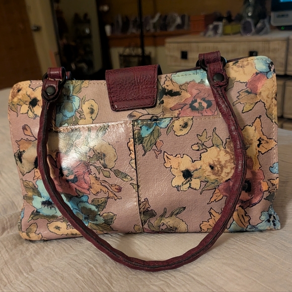 Patricia Nash Rienzo Shoulder Bag in Dusty Rose Print Leather w/ Burgandy Trim - Picture 4 of 14